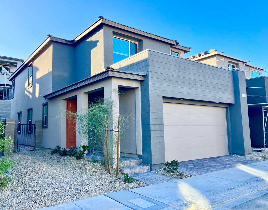 Foto principal - Brand new home in Summerlin's newest commu...