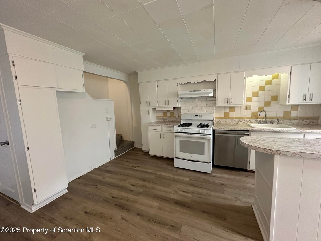 Primary Photo - 113 N Fulton St