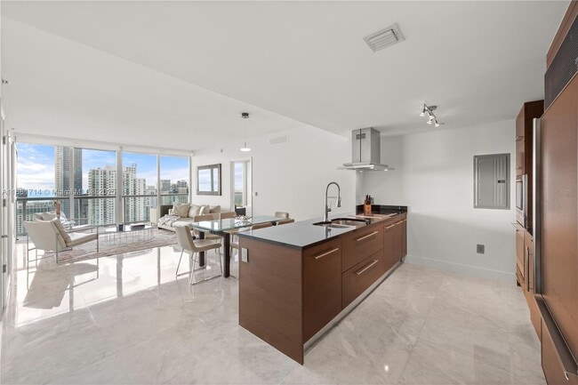 Foto del edificio - 495 Brickell Ave