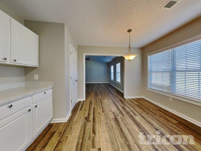 Foto del edificio - 455 Hunters Crossing Dr