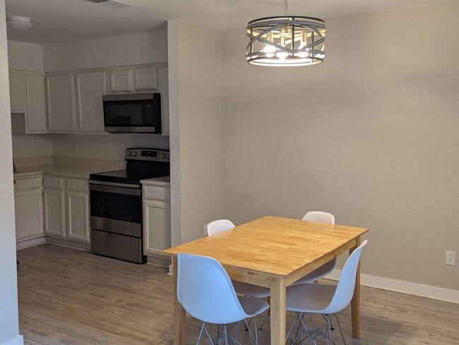 Foto del edificio - 1750 Timber Ridge Rd