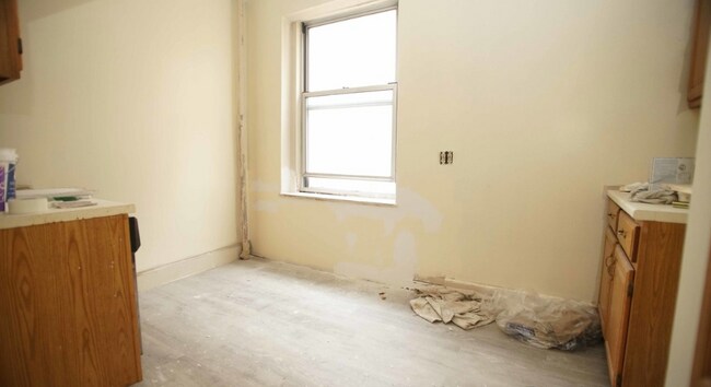 Building Photo - 6735 Ridge Blvd