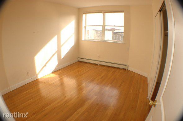 Primary Photo - 1342 Dekalb Ave
