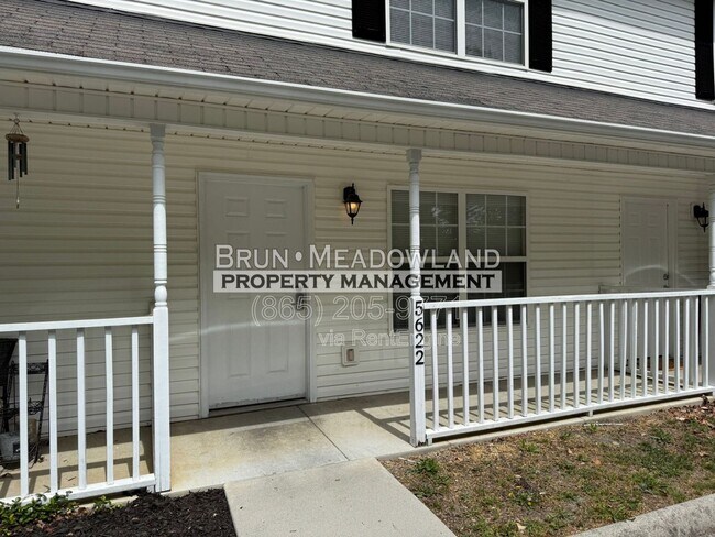 Foto del edificio - 5622 Boxwood Garden Way
