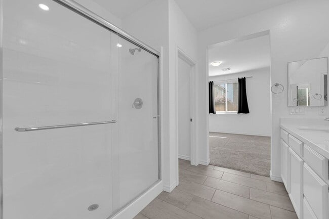 Building Photo - 3 bedroom home in gated community! Move in today!