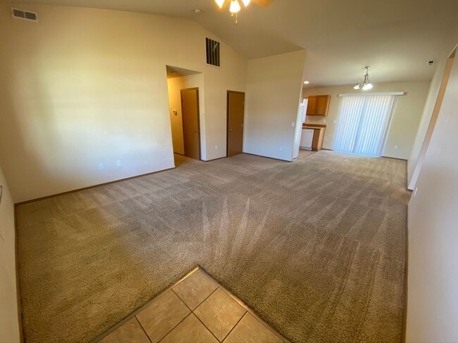 Building Photo - BONUS RENT SPECIAL! 3 Bedroom, 2 Bath Home for September Rent!