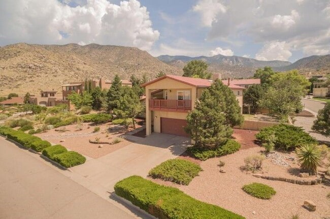 Building Photo - 1700 Camino De La Sierra NE