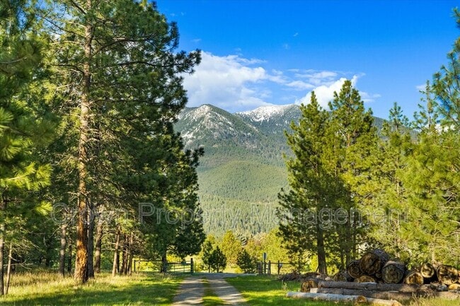 Foto del edificio - 495 Van Sant Rd