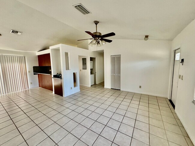 Foto del edificio - 3220 N 73rd Ter