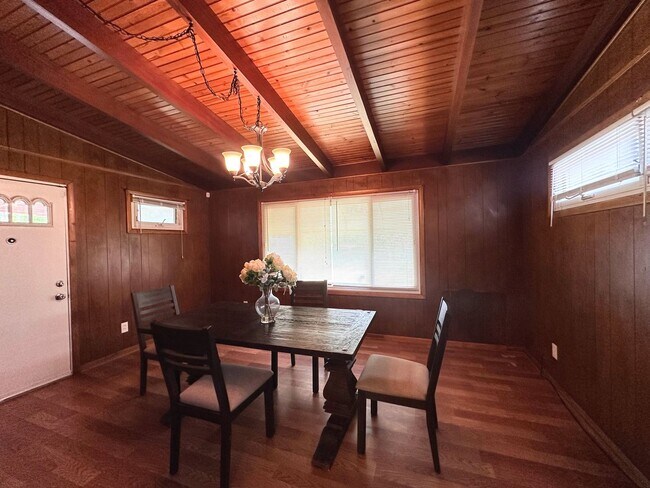 Foto del edificio - 4 Bedroom Bungalow for Rent! Euclid, Ohio