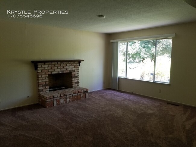 Building Photo - 343 Regents Park Dr