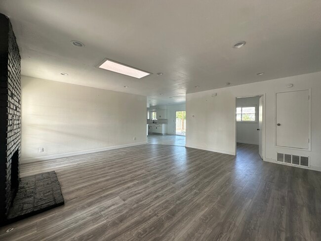 Building Photo - 9301 Orchid Dr