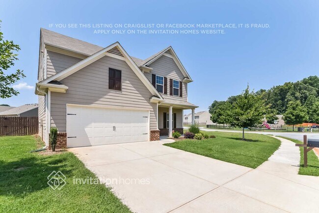 Building Photo - 3530 Mica Cir SE