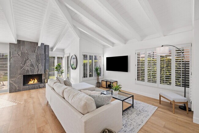 Building Photo - 72417 Rolling Knoll Dr