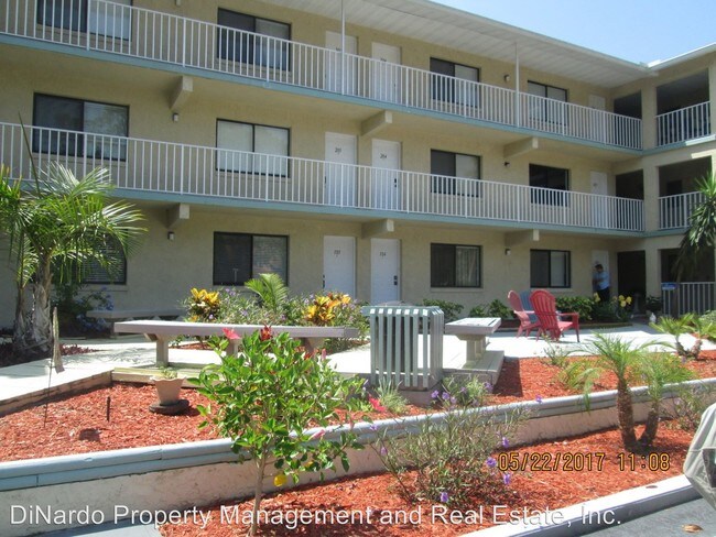 Building Photo - 633 S Palmetto Ave