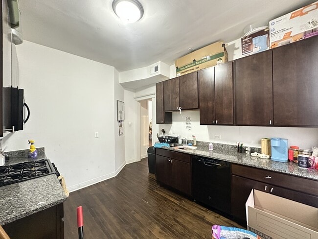 Building Photo - 5110 N Lincoln Ave