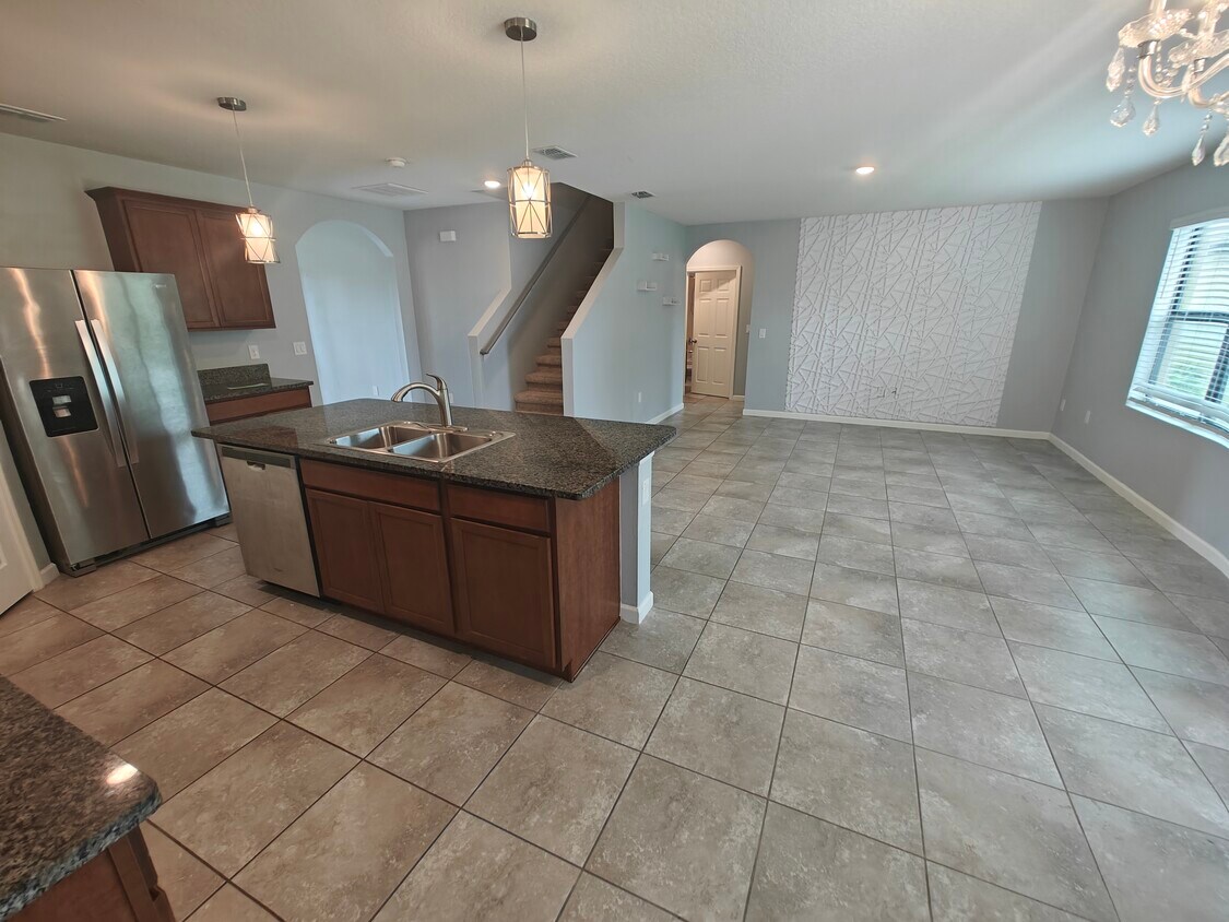 Foto principal - 864 Old Country Rd S E