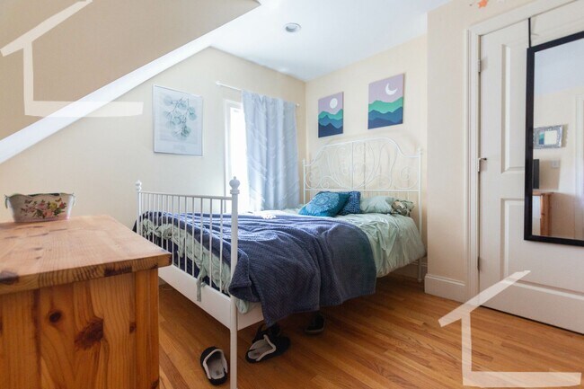 Foto del edificio - Brand new 4 bed 2 bath in Lower Allston...