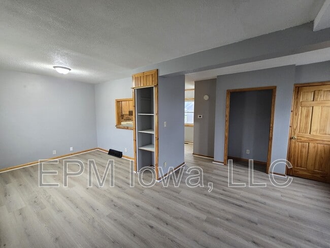 Building Photo - 301 Rath St