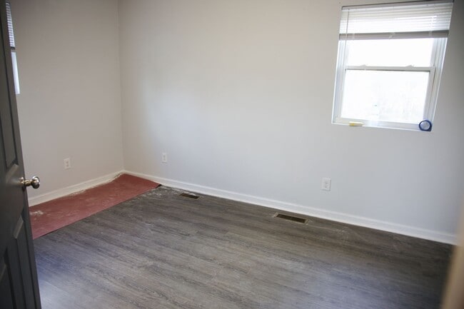 Building Photo - 5bd home!