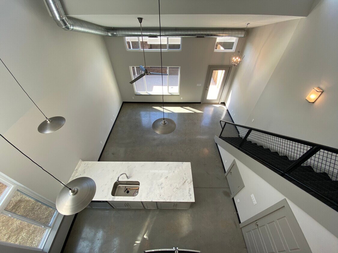 Primary Photo - Lyndon Lofts Court