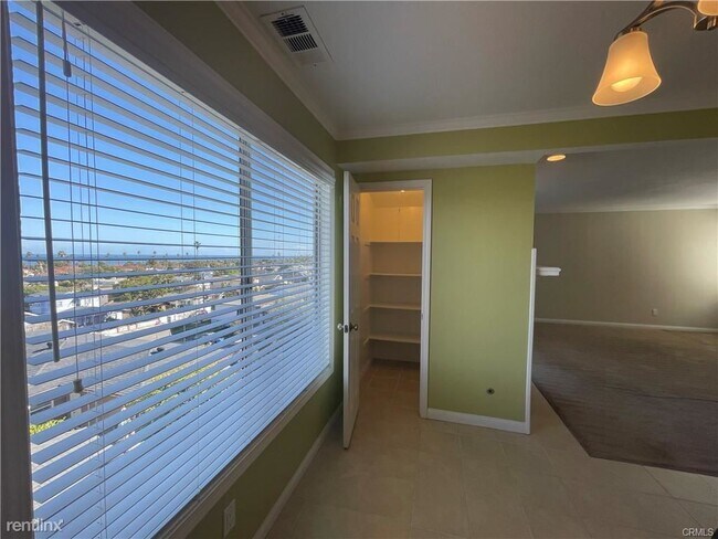 Foto del edificio - 2 br, 1.5 bath Condo - 660 W 29th St Apt 2