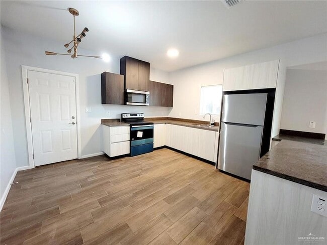 Building Photo - 3409 Fuerte Ave