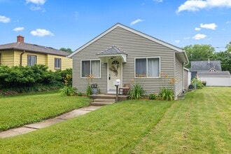 Building Photo - 803 S 101st St