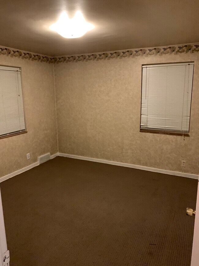 Back bedroom - 218 1st St