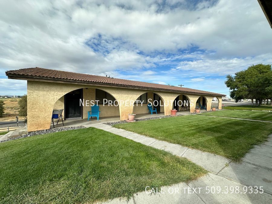 101 Wildflower St NE Unit Apartment 4, Royal City, WA 99357 Room for