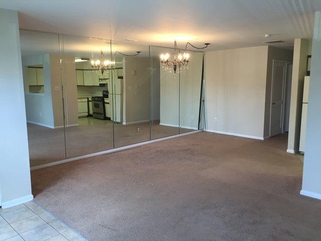 Building Photo - 87 Yellowwood Ct