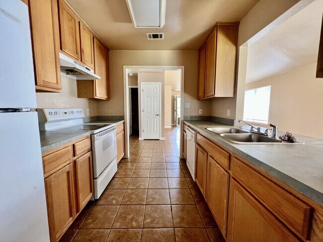 Building Photo - 108 N Mockingbird Cir