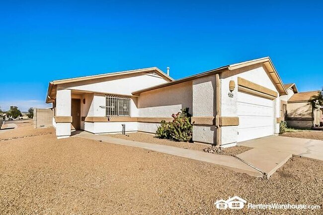 Recently updated 3 Bed, 2 Bath home in Tucson photo'