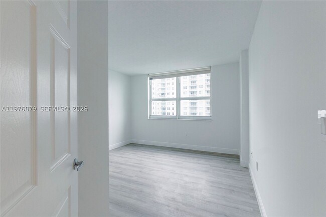 Building Photo - 1155 Brickell Bay Dr