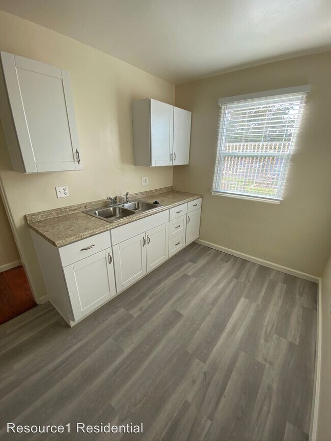 Foto del edificio - 1 br, 1 bath Apartment - 2052 4th Ave.