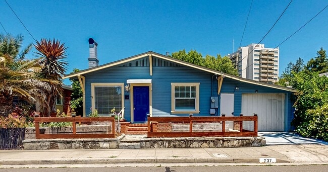 Building Photo - Charming 2 Bedroom 1 Bathroom Single Famil...