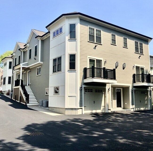 Building Photo - 20B Hawthorne St