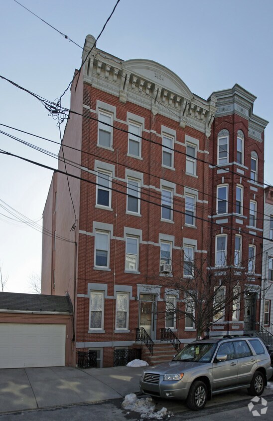 Primary Photo - 341 Pavonia Ave