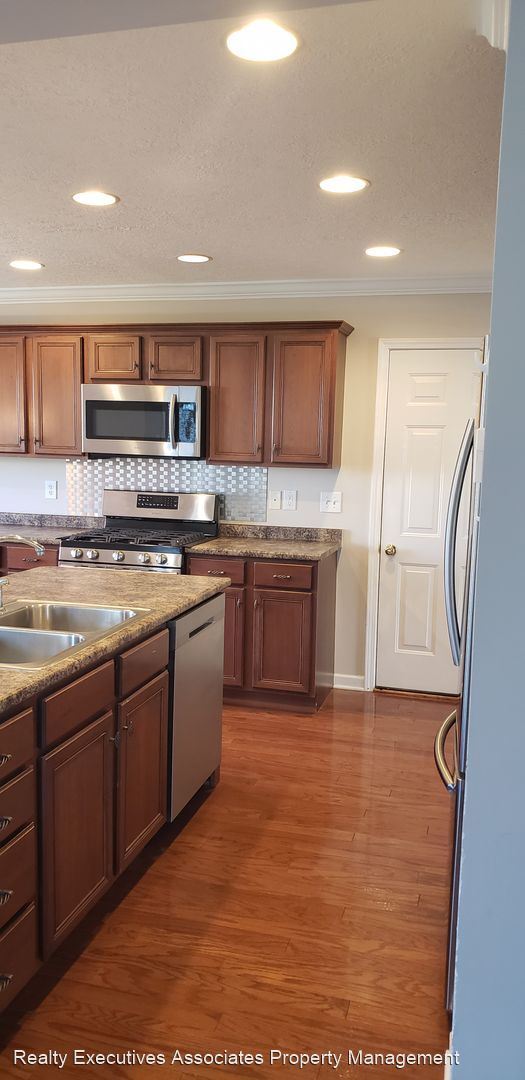Building Photo - 4 br, 2.5 bath House - 11639 Cassidy Lane