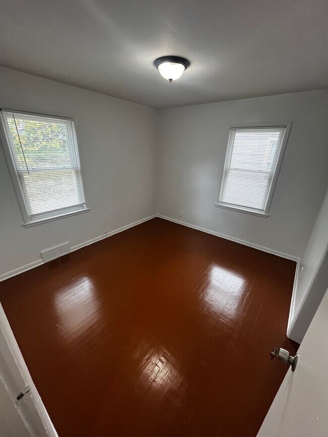 Building Photo - 1212/1214 N Union St Duplex