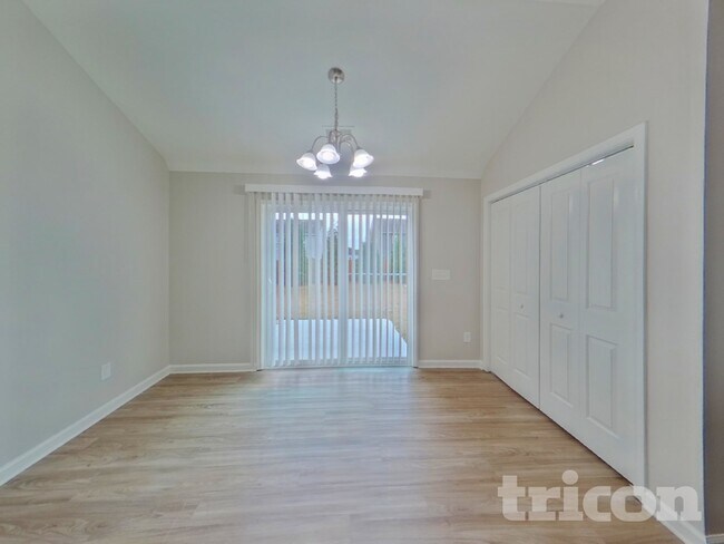 Foto del edificio - 333 Finch Ln