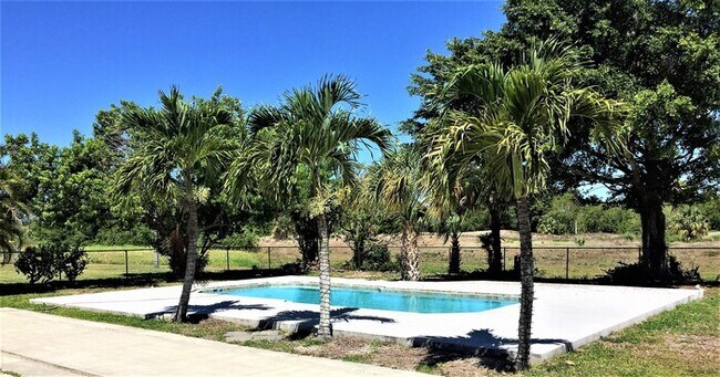 Foto del edificio - SE Cape Coral Pool Home