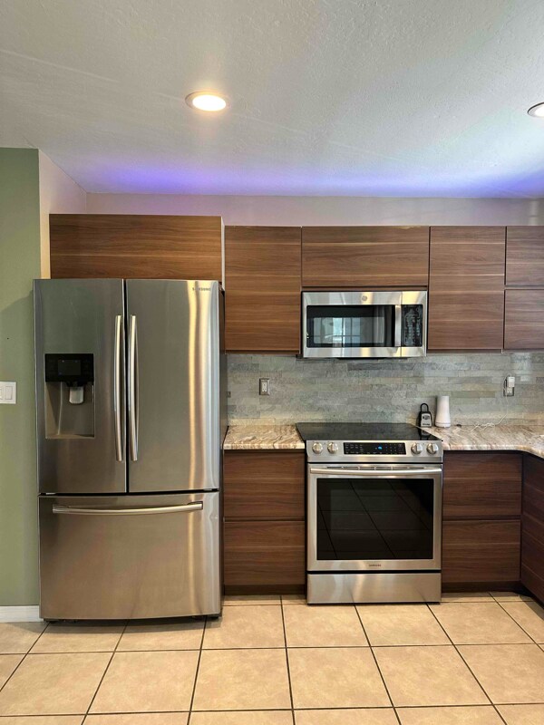 Primary Photo - 955 Schumann Dr