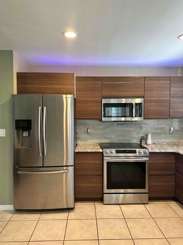 Building Photo - 955 Schumann Dr Building Photo - 955 Schumann Dr