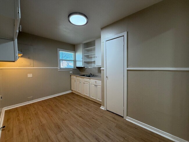 Foto del edificio - AVAILABLE NOW 2 BEDROOM 1 BATH WITH BONUS/FLEX ROOM IN SOUTH FORT WORTH