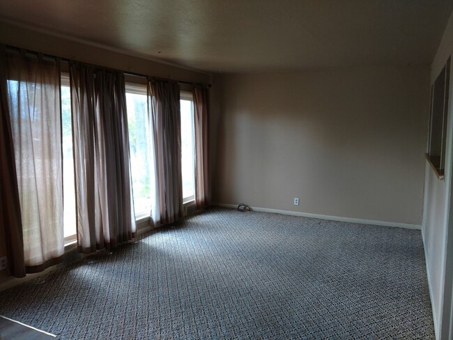 Building Photo - Move in SPECIAL. 1/2 off first full months...