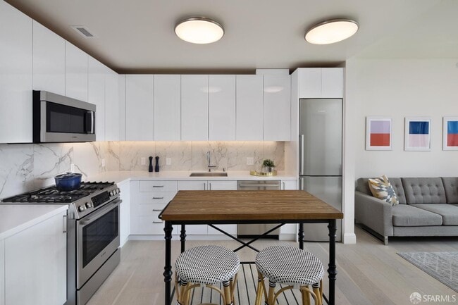 Building Photo - 588 Minna St