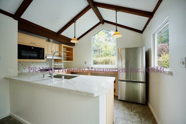 Building Photo - **Application Pending***Renovated Tam Vall...