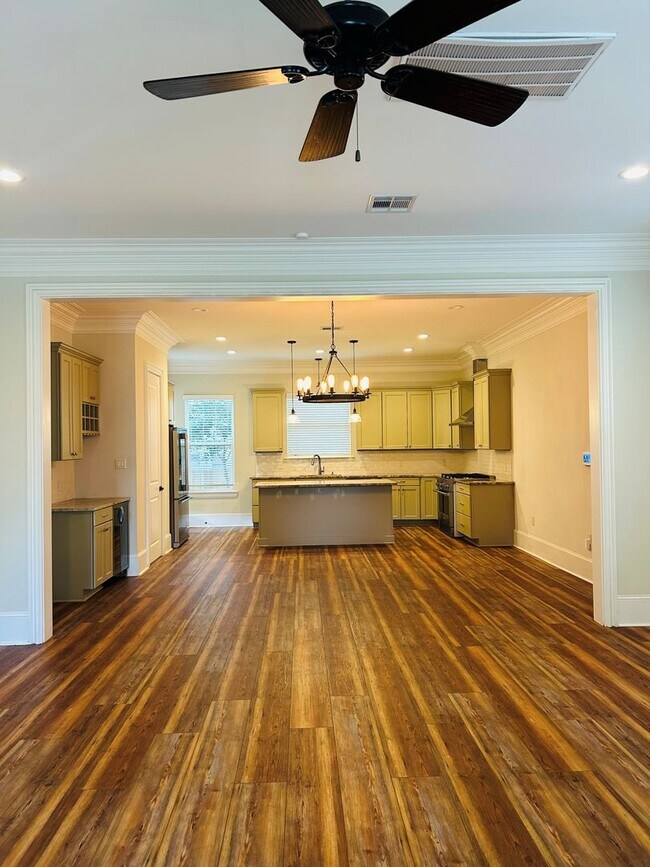 Foto del edificio - 220 Labarre Dr