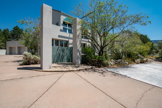 Building Photo - 1221 Rockrose Rd NE